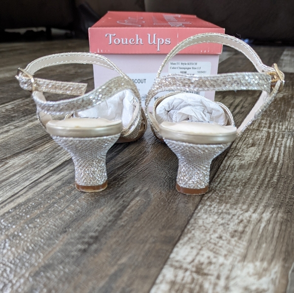 Touch-up Girls Heels -size 1.5 - Picture 3 of 4